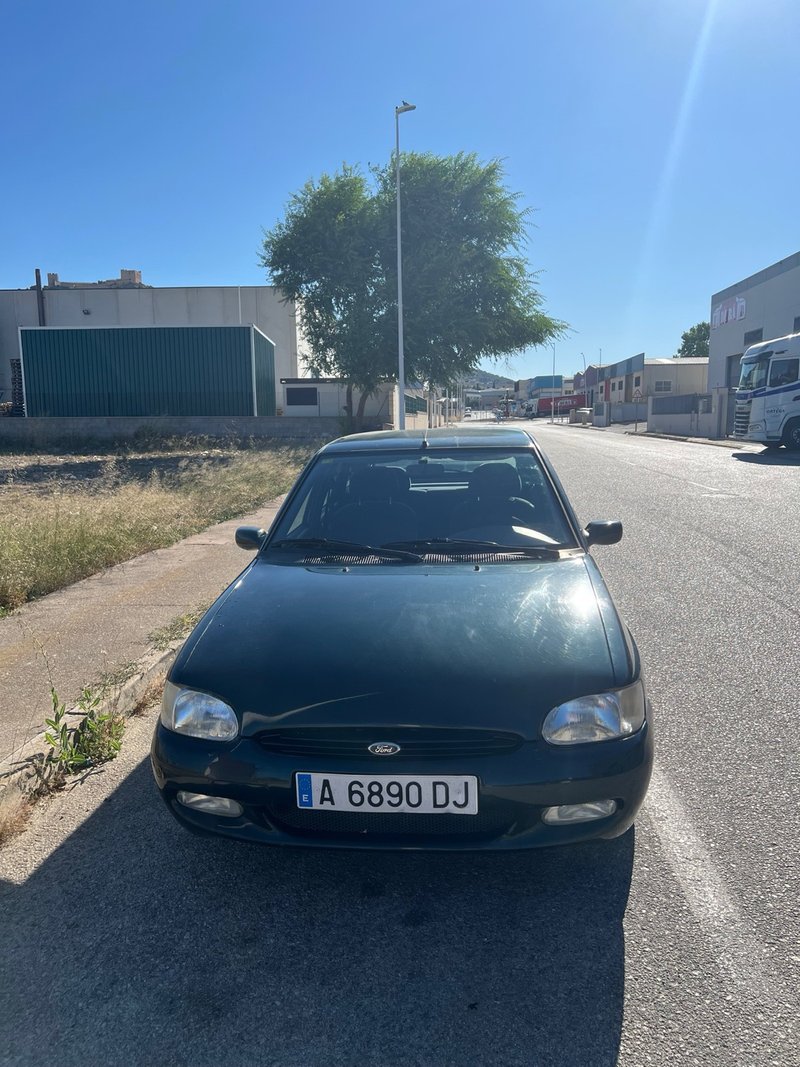 Ford Escort 1997 - foto 1