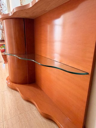 Mueble de entrada con espejo curvo