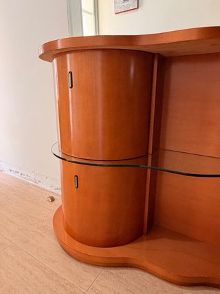 Mueble de entrada con espejo curvo