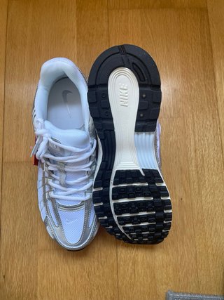 Nike P-6000 Plata y Blanco