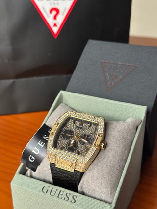 Reloj Guess Dorado y Negro