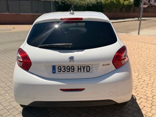 Peugeot 208 2014
