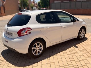 Peugeot 208 2014