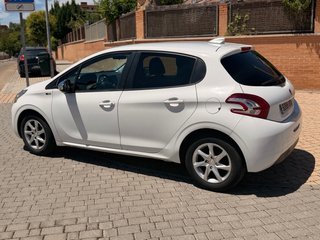 Peugeot 208 2014