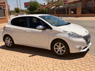 Peugeot 208 2014