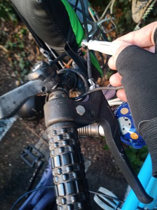 Triciclo con motore elettrico e vano posteriore