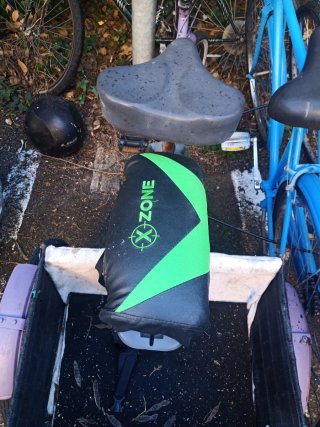 Triciclo con motore elettrico e vano posteriore