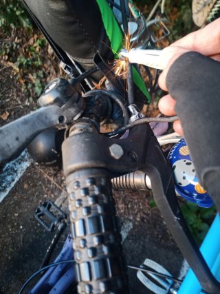 Triciclo con motore elettrico e vano posteriore