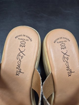Sandalias Xbonta Beige y Doradas