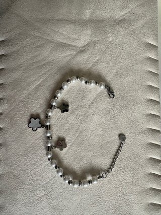 Pulsera de acero con perlas y dijes