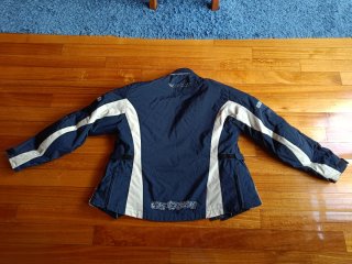 Cazadora motera mujer azul y blanco