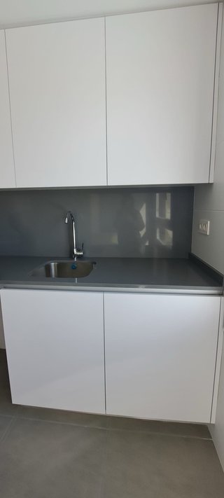 Cocina completa blanca y gris