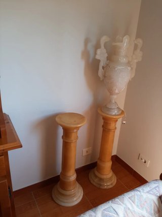 Columnas y Jarrón de Alabastro