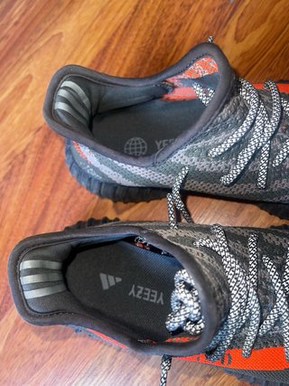 Adidas Yeezy Boost 350 V2 Carbon Beluga