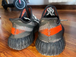Adidas Yeezy Boost 350 V2 Carbon Beluga