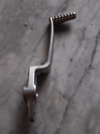 Suzuki Gladius Pedal de Freno