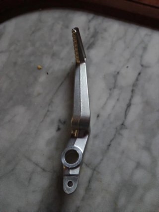 Suzuki Gladius Pedal de Freno
