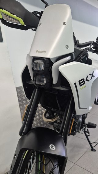 Benelli BKX 125 Blanca