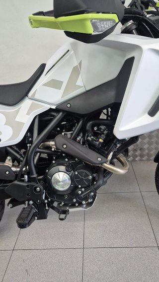 Benelli BKX 125 Blanca