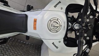 Benelli BKX 125 Blanca