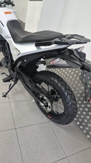 Benelli BKX 125 Blanca