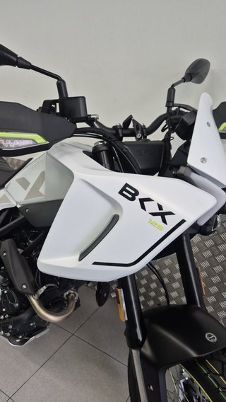 Benelli BKX 125 Blanca