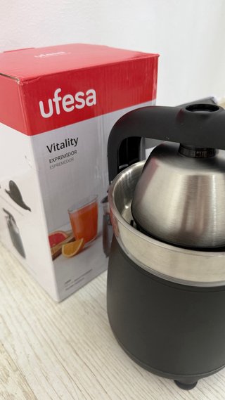 Exprimidor Eléctrico Ufesa Vitality