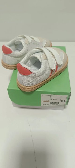 Zapatillas niña T24 barefoot velcro nuevas