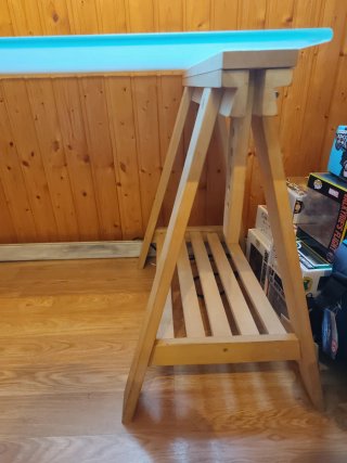 Mesa de cristal y madera