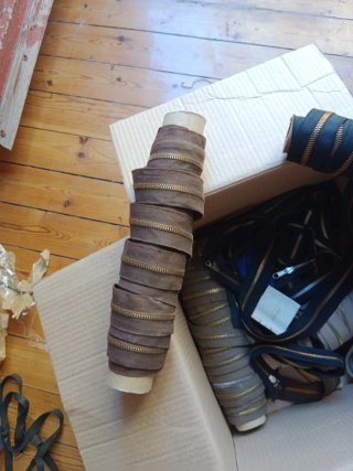 Rollos de cremallera metálica