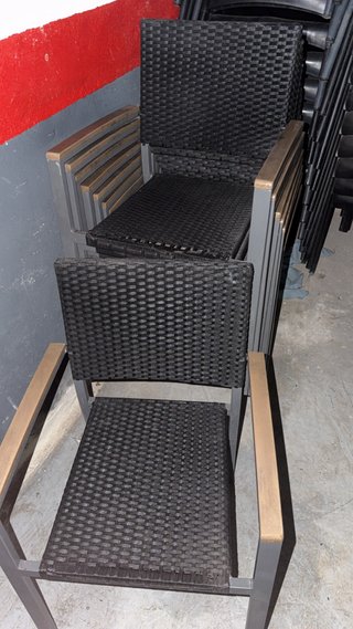 Sillas de terraza mimbre y metal (15€ cada una