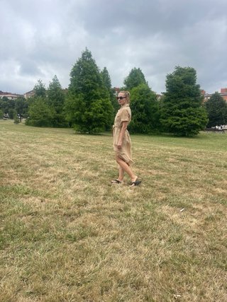 Vestido beige con cinturón Massimo Dutti