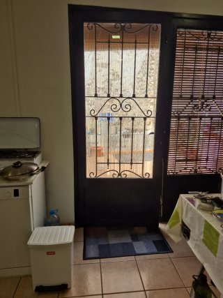 Puerta de hierro forjado solo una hoja