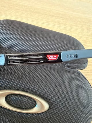 Gafas de sol Oakley Catalyst Negras Rojas