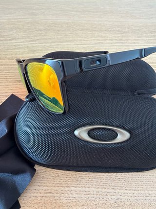Gafas de sol Oakley Catalyst Negras Rojas