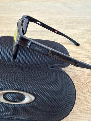 Gafas de sol Oakley Catalyst Negras Rojas