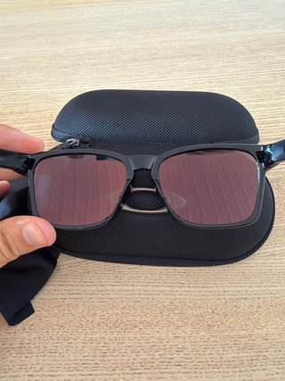 Gafas de sol Oakley Catalyst Negras Rojas