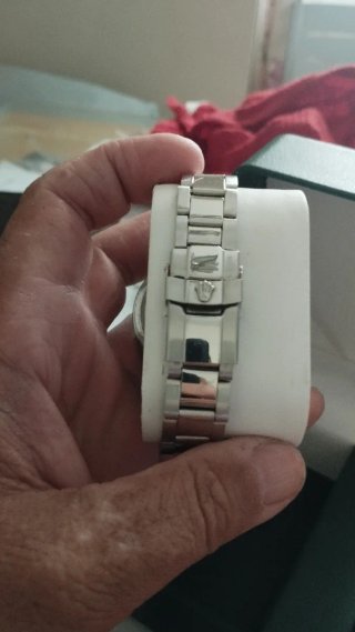 Reloj de marca de lujo verde