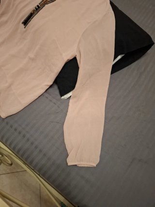 Blusa rosa con cremallera