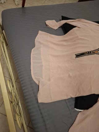 Blusa rosa con cremallera