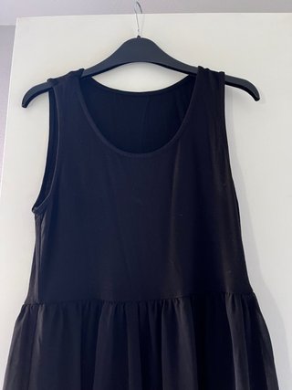 Vestido negro sin mangas transparente
