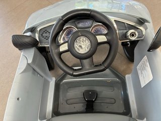 Cochecito Audi para niños con manillar