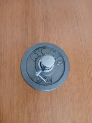 Bilanciere con due pesi da 1 kg