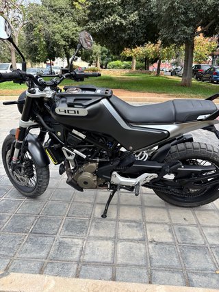 Husqvarna Svartpilen 401