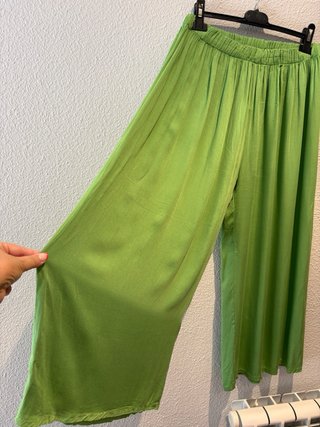 Pantalón fluido pata elefante verde