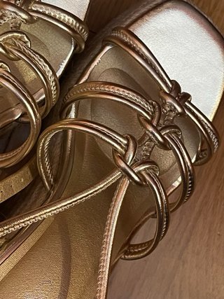 Sandalias cuña doradas plataforma esparto