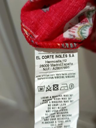 Blusa estampada con máscaras y cactus