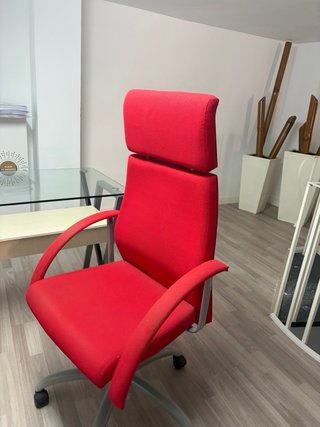 Silla de escritorio ergonómica roja