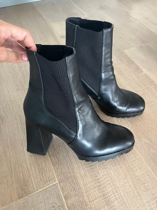 Botines negros tacón