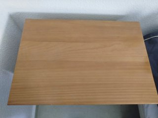 Mesita de noche de madera